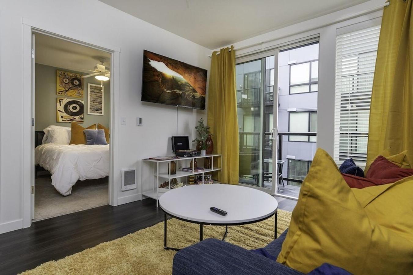 Self Check-In-Washer-Dryer-4Ksmart Tv-King Bed-Gym Tacoma Exterior photo