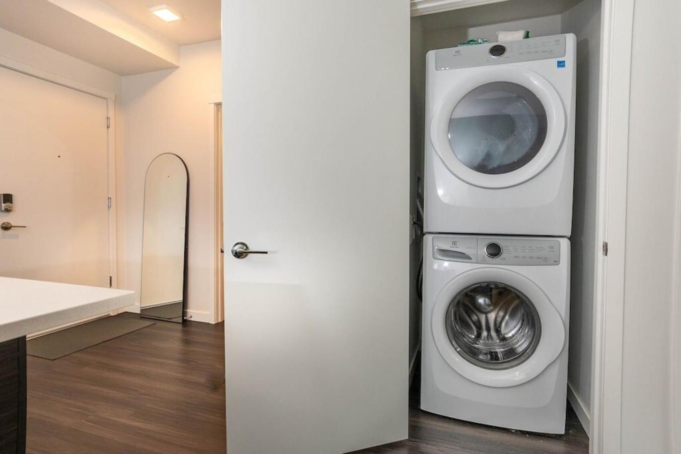 Self Check-In-Washer-Dryer-4Ksmart Tv-King Bed-Gym Tacoma Exterior photo