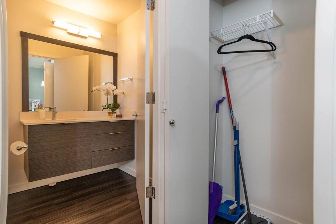 Self Check-In-Washer-Dryer-4Ksmart Tv-King Bed-Gym Tacoma Exterior photo