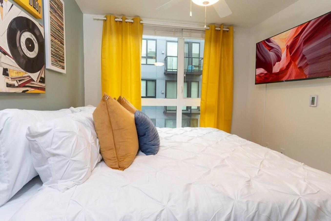 Self Check-In-Washer-Dryer-4Ksmart Tv-King Bed-Gym Tacoma Exterior photo