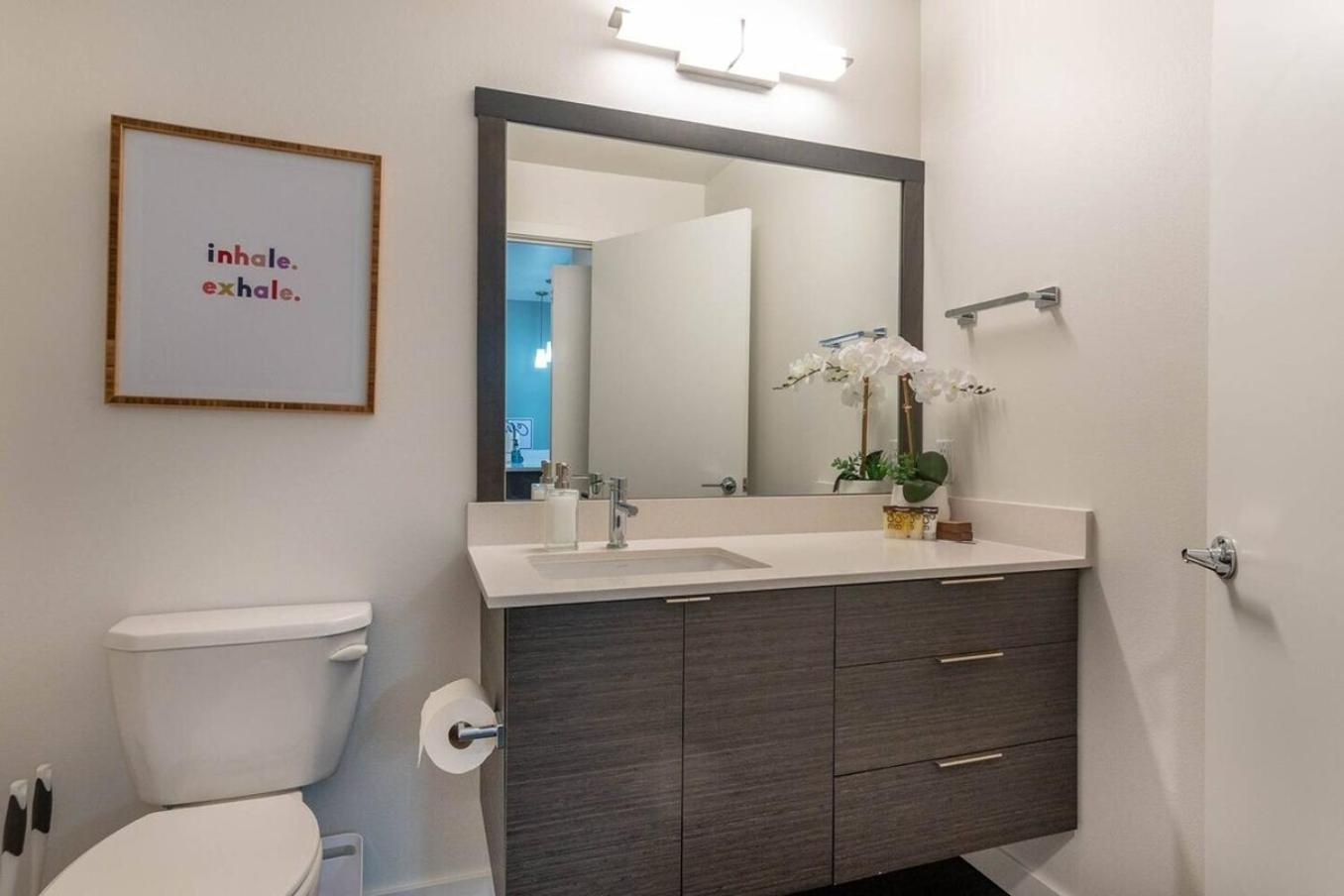 Self Check-In-Washer-Dryer-4Ksmart Tv-King Bed-Gym Tacoma Exterior photo