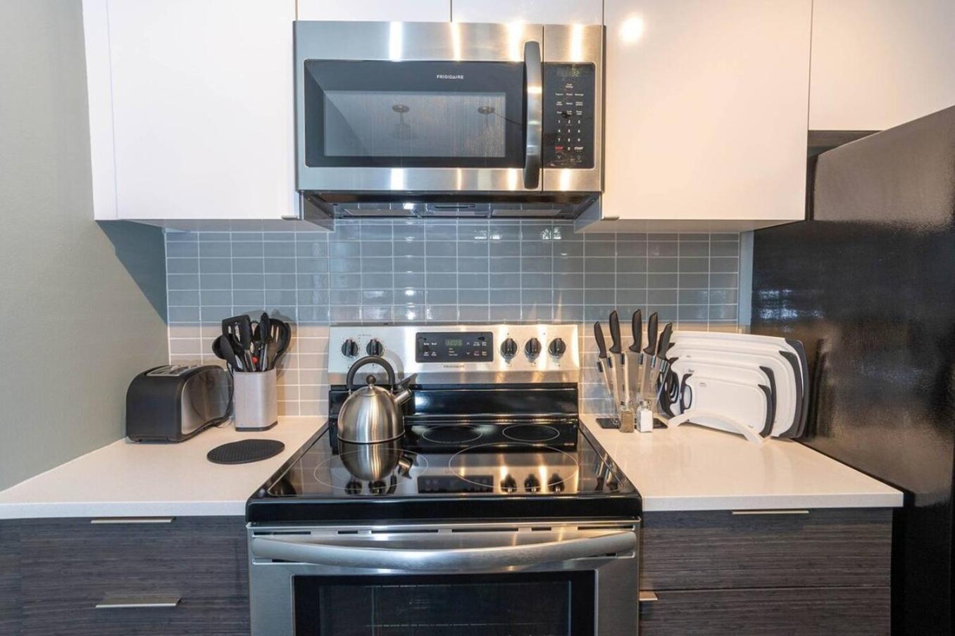 Self Check-In-Washer-Dryer-4Ksmart Tv-King Bed-Gym Tacoma Exterior photo