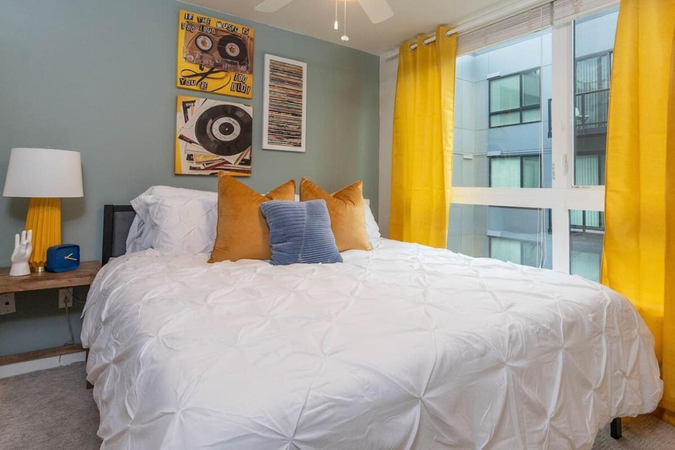 Self Check-In-Washer-Dryer-4Ksmart Tv-King Bed-Gym Tacoma Exterior photo